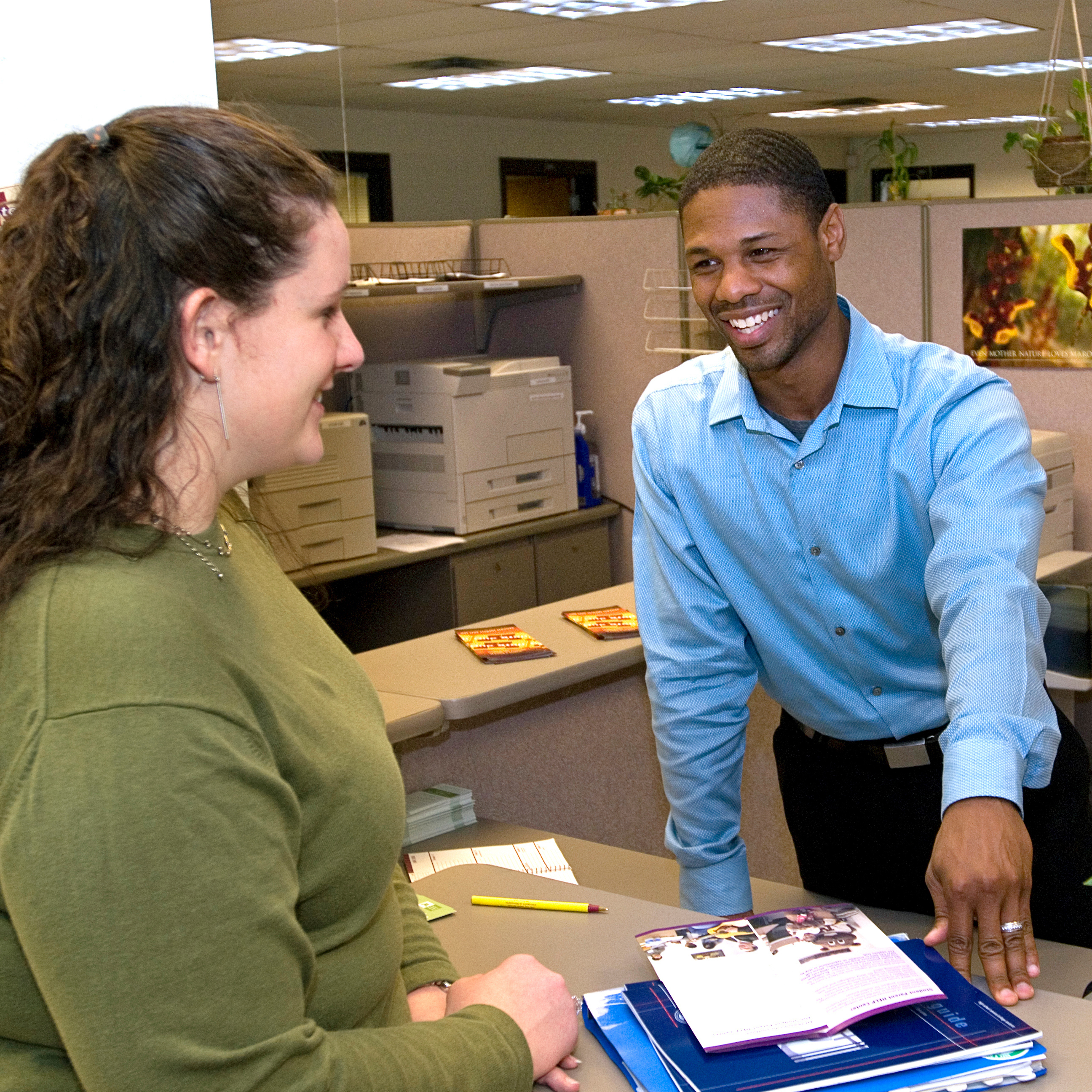 Student talking to One Stop advisor